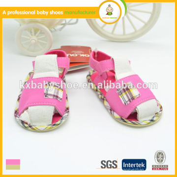 2015 Gummisohle Schuhe die neu geboren für die verschiedenen Farben Sandale Baby Schuhe